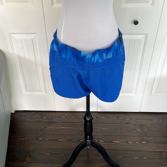 Old Navy Women's Blue and Navy Shorts - Picture 3 of 4